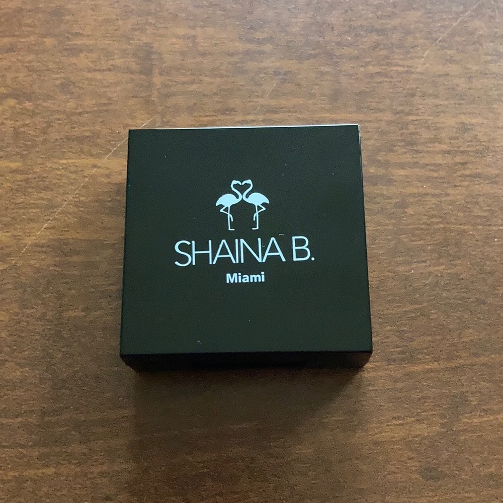 Shaina B. Miami blush in the shade Bellini